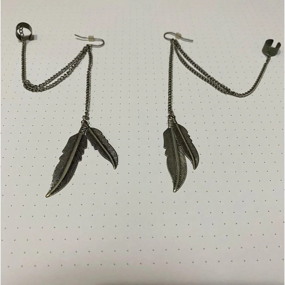 ❤️‍🔥 Hot Topic Set of 2 Feather 🪶 Ear cuff Silver Black Earri… - Picture 6 of 6